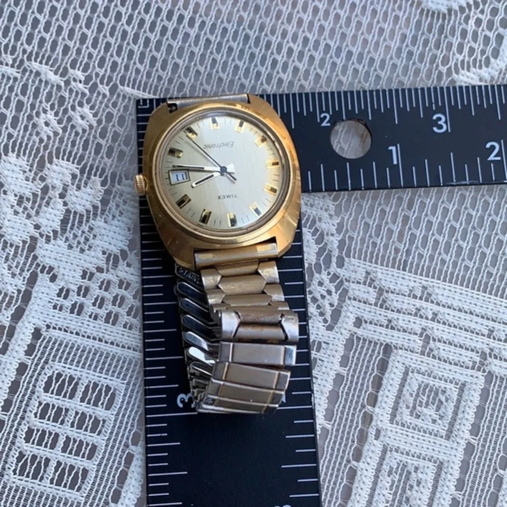 Timex Estate Sale Watch needs battery please read below 👇